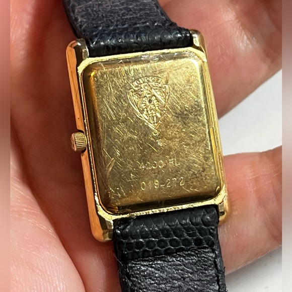 Gucci 4200L black Dial gold plated Ladies Watch - Picture 11 of 14